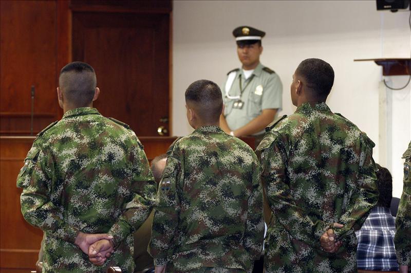 Colombia: Decisión judicial suspende proceso penal por homicidios del Ejército