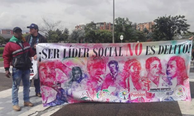Líderes sociales protestan en la Fiscalía por “estigmatización y persecución del Estado”