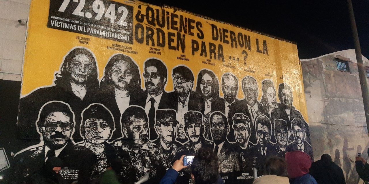 Organizaciones, víctimas y artistas lanzan mural exigiendo verdad sobre paramilitarismo